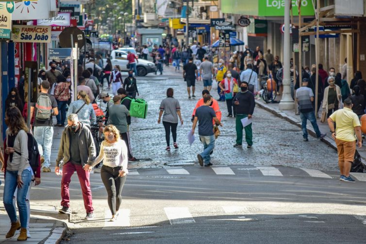 Movimentação na região central da capital, Porto Alegre (Foto: Maria Ana Krack/ PMPA)
