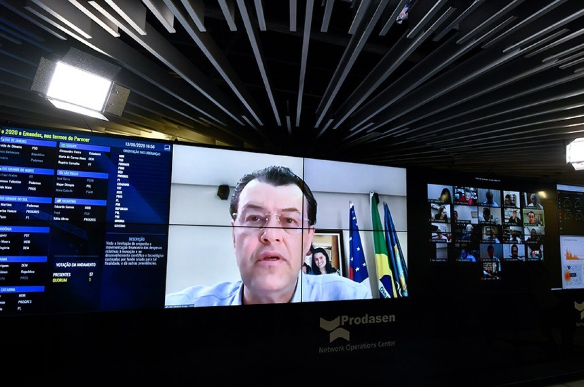 Relatório do senador Eduardo Braga reverteu as mudanças feitas ao texto original do ex-senador Ronaldo Caiado. Texto segue para sanção presidencial (Foto: Leopoldo Silva/ Agência Senado)