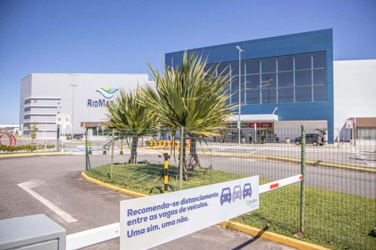 O cliente não precisa mais acionar o botão de acesso para retirar o tíquete do estacionamento (Foto: Destaque Notícias)
