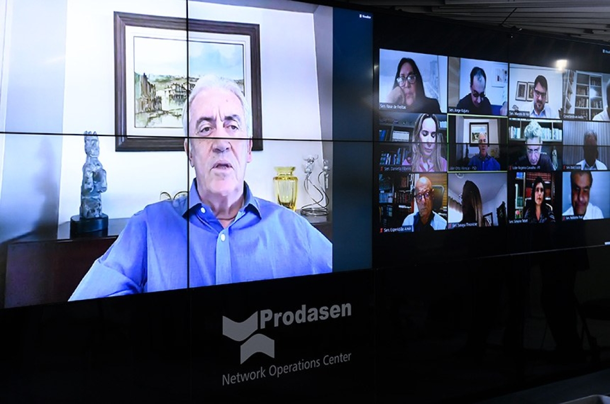 Relatado pelo senador Otto Alencar, o texto, além de ampliar o prazo para gastar o dinheiro em um ano, permite que os recursos sejam usados para qualquer finalidade (Foto: Marcos Oliveira/ Agência Senado)