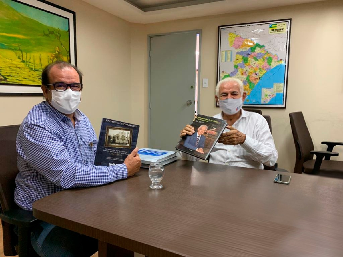 Reitor �?ngelo Antoniolli e Reitor Jouberto Uchôa (Foto: Assessoria de Imprensa Unit)