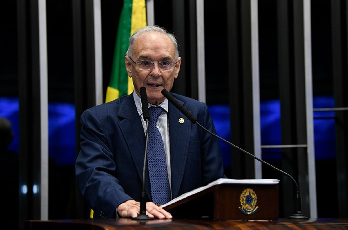 Eleito em 2018 para o Senado após seguidos mandatos como deputado federal, Arolde de Oliveira tinha 83 anos (Foto: 
Jefferson Rudy/ Agência Senado)