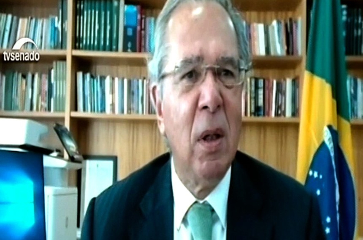 Ao responder sobre decreto revogado apenas um dia após a publicação, Guedes negou intenção de privatizar o SUS (Foto: Reprodução/ TV Senado)