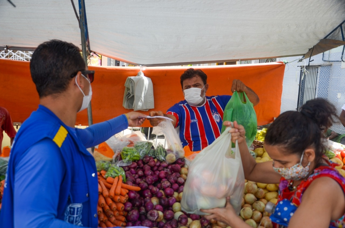 Prefeitura de Aracaju comunica aos feirantes a antecipação das feiras livres em virtude do pleito eleitoral (Foto: Ascom Emsurb)