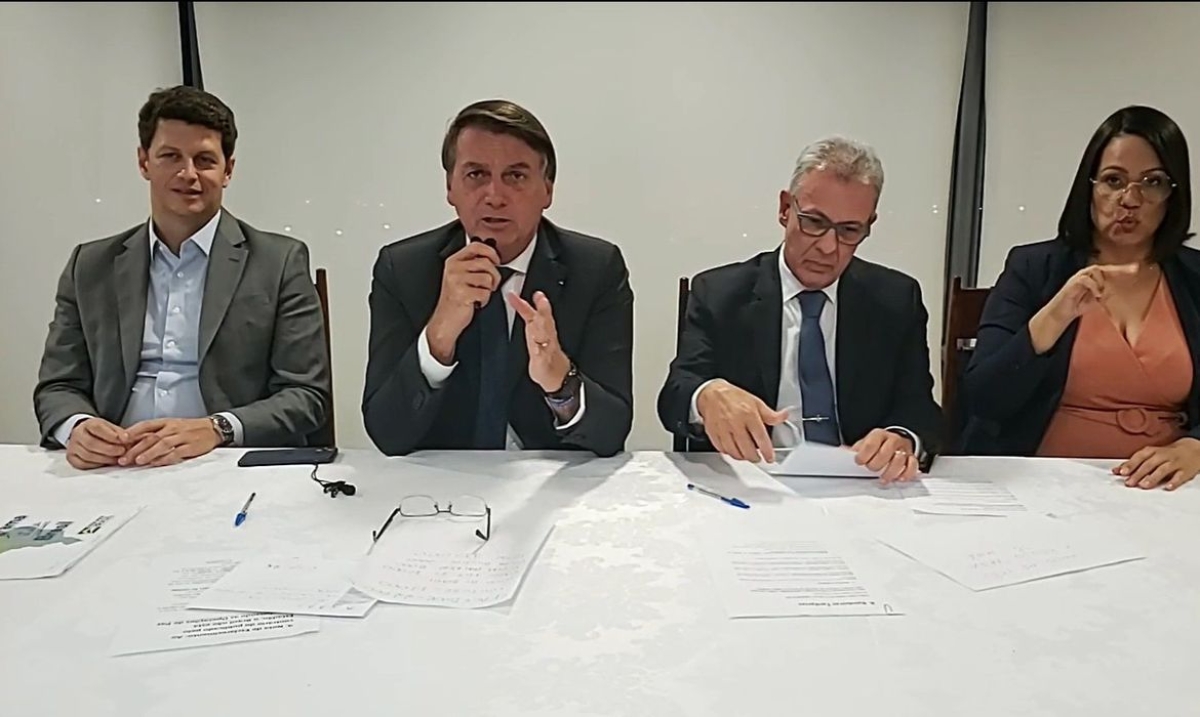 Em live, Bolsonaro pede que população economize energia elétrica (Foto: Reprodução/ Facebook/ Jair Bolsonaro)