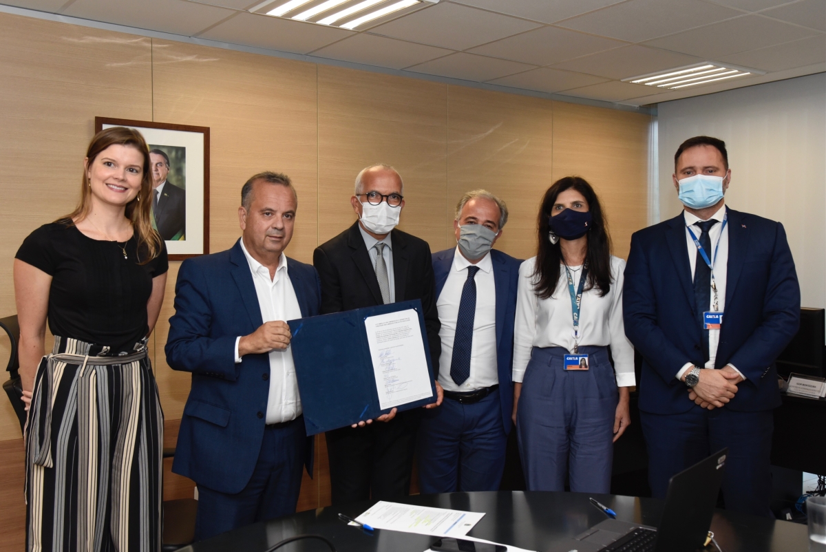 Ato histórico: Edvaldo e ministro Rogério Marinho assinam contrato da PPP da Iluminação Pública (Foto: Ana Lícia Menezes/ PMA)