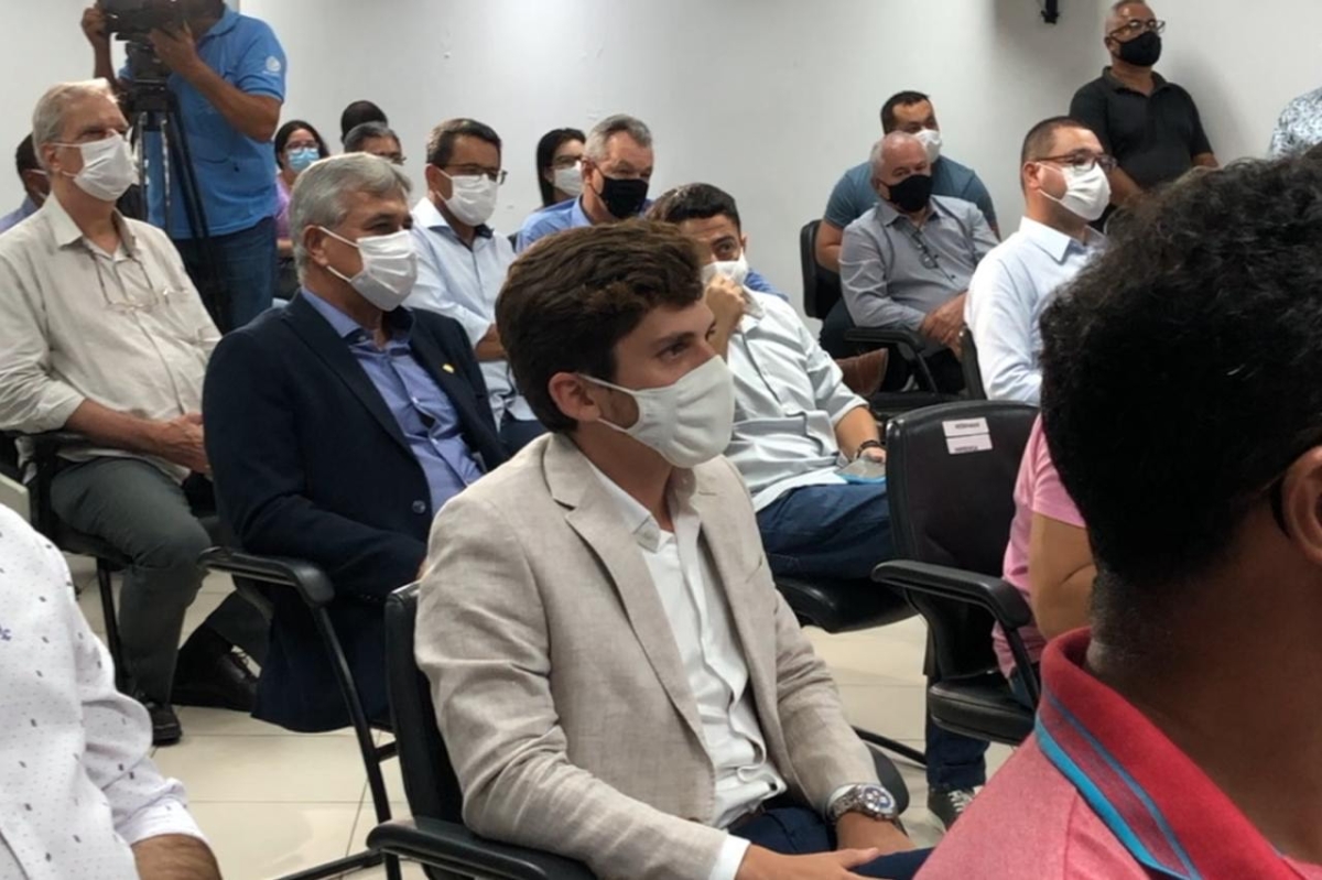"Uma grande iniciativa de sustentabilidade", afirma Breno Garibalde sobre troca da iluminação pública por LED (Foto: Assessoria Breno Garibalde)