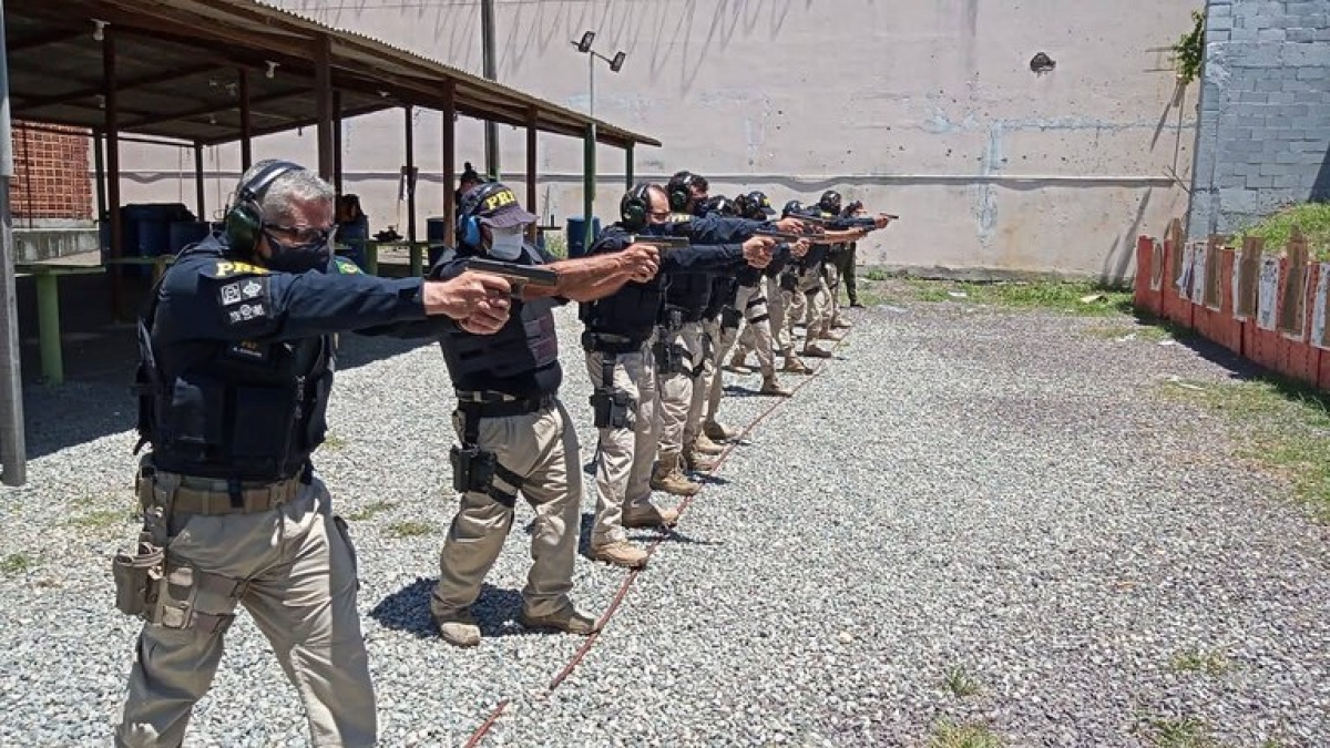 PRF/SE capacita mais uma turma na disciplina de Armamento, Munição e Tiro (Foto: PRF/ gov.br)