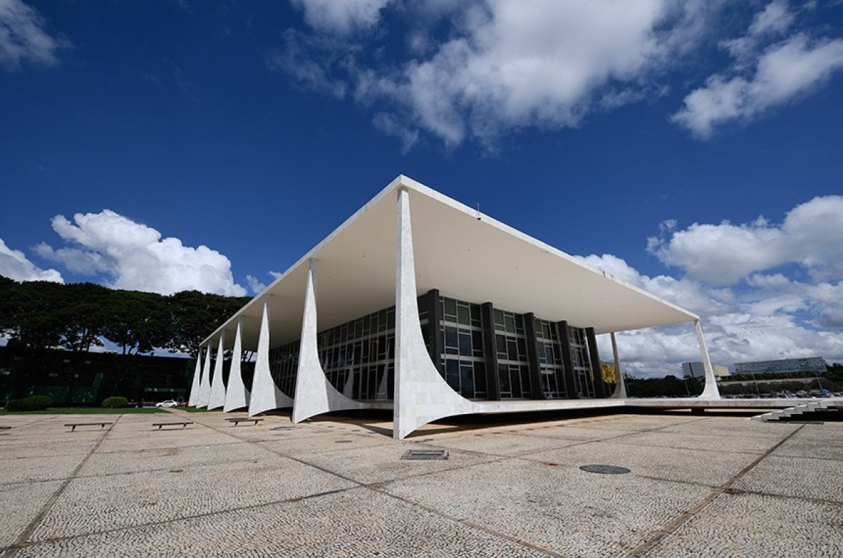 Pelo projeto em discussão, os rendimentos recebidos por qualquer servidor ativo ou aposentado não poderão exceder o subsídio mensal de ministros do STF, hoje fixado em R$ 39,2 mil (Foto: Pedro França/ Agência Senado)
