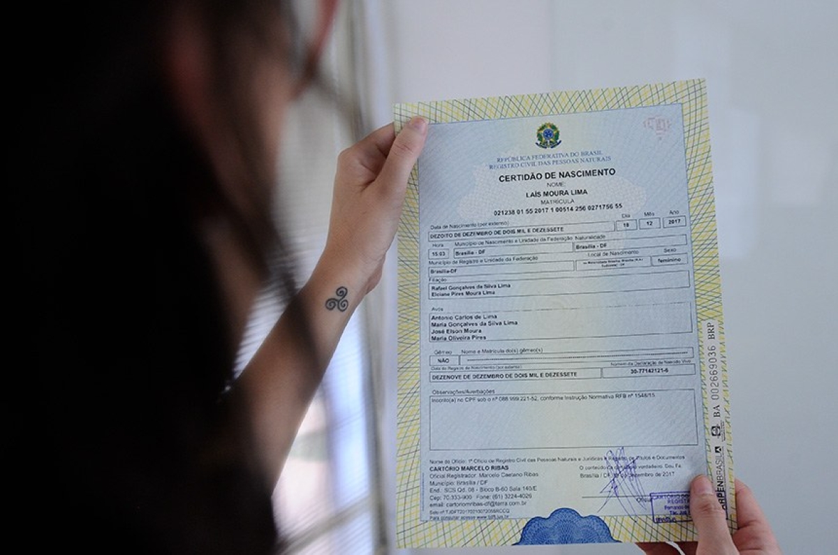 A autora do projeto, Daniella Ribeiro, lembra que quando a mãe se divorcia e quer substituir o nome de casada pelo de solteira na certidão do filho tem que entrar com nova ação na Justiça (Foto: Marcos Oliveira/ Agência Senado)