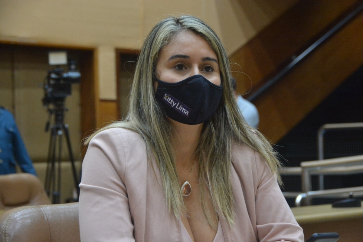 "Ao invés de priorizar vidas, Edvaldo está preocupado com a arrecadação", afirma Kitty Lima sobre vacinação da PMA aos profissionais da saúde (Foto: Assessoria Kitty Lima)
