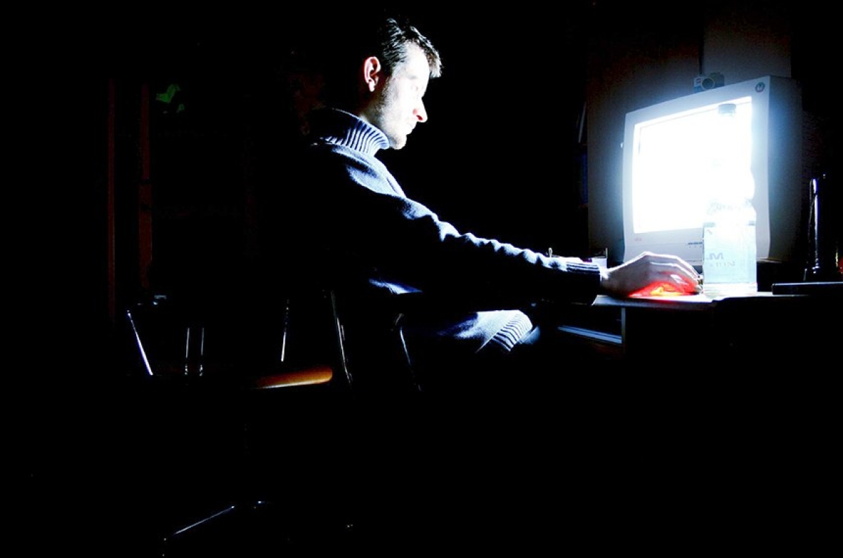 Além de tipificar o ação de "stalkers", o projeto também aumenta a pena para molestadores; se aprovado, texto, que faz parte da pauta feminina, seguirá para sanção (Foto: Powtac/ Agência Senado)