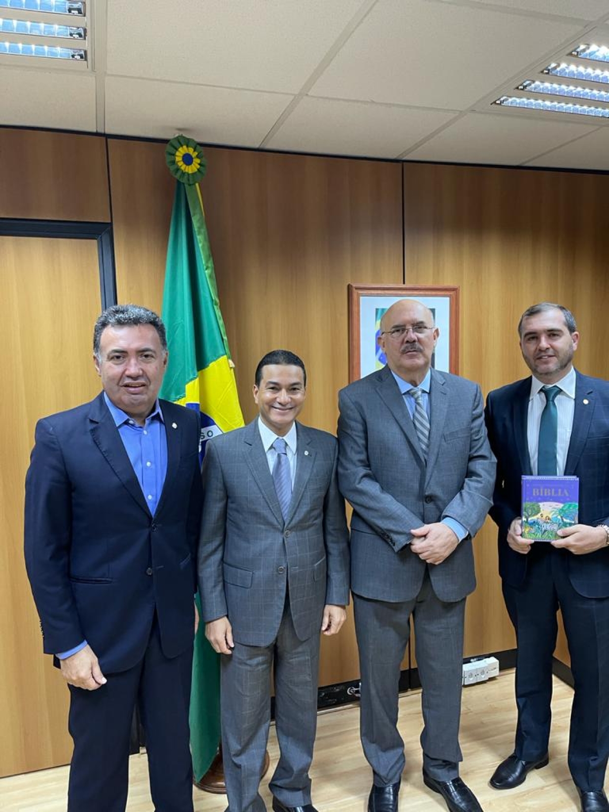 Em Brasília, Heleno Silva pede ao ministro da Educação a finalização do IFS em Glória e Poço Redondo (Foto: Assessoria Heleno Silva)
