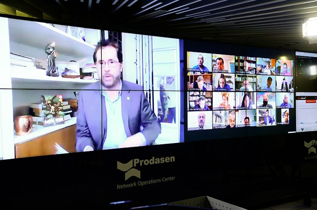 O senador Plínio Valério (PSDB-AM) foi o relator da MP 1.006/2020, aprovada na forma do PLV 2/2021; texto vai a sanção presidencial (Foto: Pedro França/ Agência Senado)
