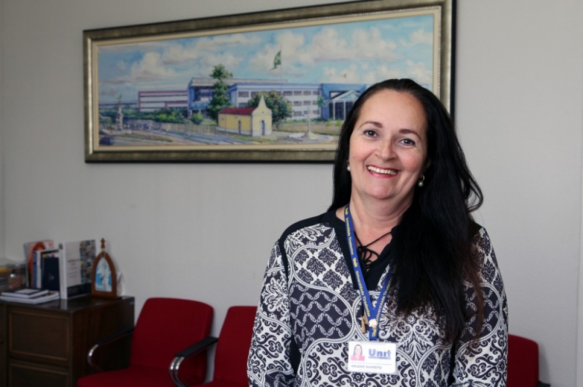Pró-reitora de graduação da Universidade Tiradentes, professora Arleide Barreto (Foto: Assessoria de Imprensa Unit)