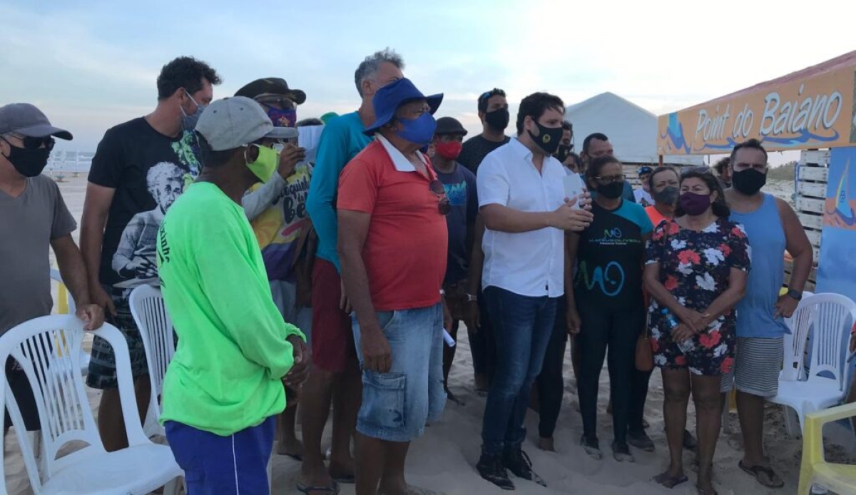Perseguição política: Emsurb nega atender deputado e comerciantes da Cinelândia recebem nova notificação de remoção das barracas (Foto: Assessoria Rodrigo Valadares)