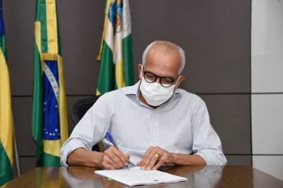 Edvaldo Nogueira sanciona lei que transforma povoados da Zona de Expansão em seis novos bairros de Aracaju (Foto: Ana Lícia Menezes/ Prefeitura de Aracaju)