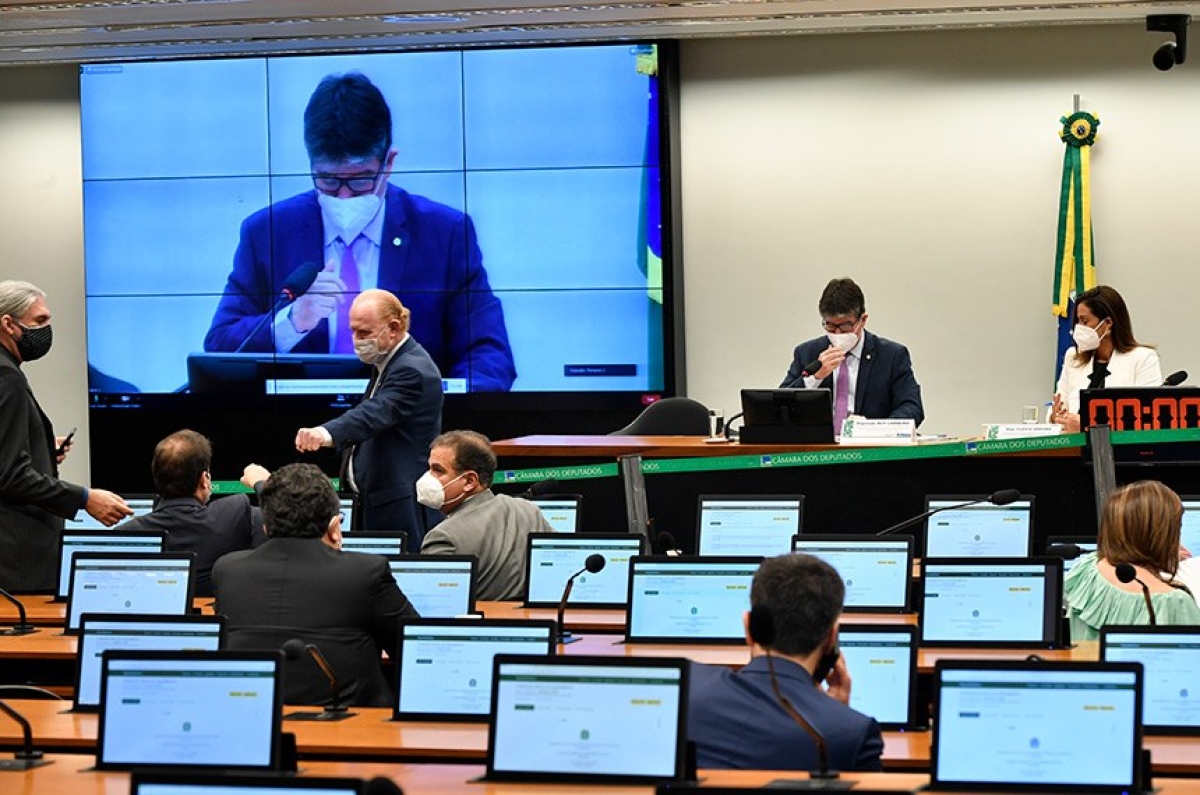 O deputado Ruy Carneiro (PSDB-PB) apresenta o relatório do Comitê de Avaliação das Informações sobre Obras e Serviços com Indícios de Irregularidades Graves (Foto: Leopoldo Silva/ Agência Senado)