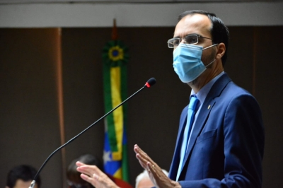 Georgeo Passos lamenta que beneficiários que recebem R$ 100 do Bolsa Família não possam receber apoio emergencial do Governo do Estado (Foto: Site Georgeo Passos)