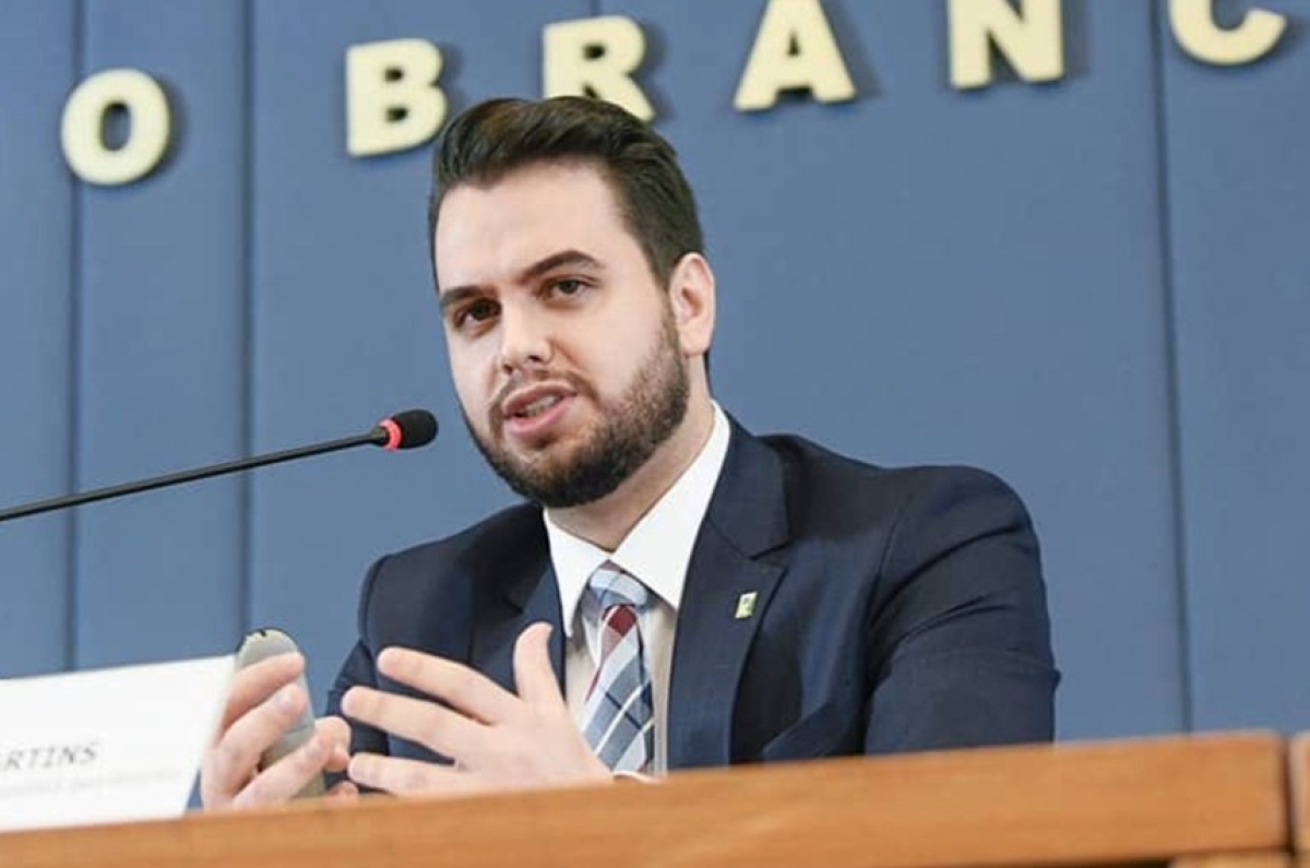 Filipe Martins, que é assessor da Presidência da República, teria feito gesto associado a supremacistas brancos durante audiência pública no Senado (Foto: Arquivo Pessoal)