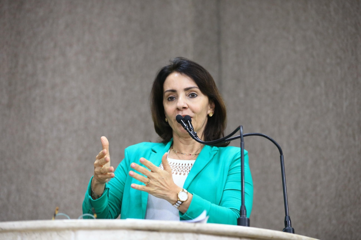 Emília Corrêa: Inverter as falas é de praxe na CMA (Foto: César de Oliveira)
