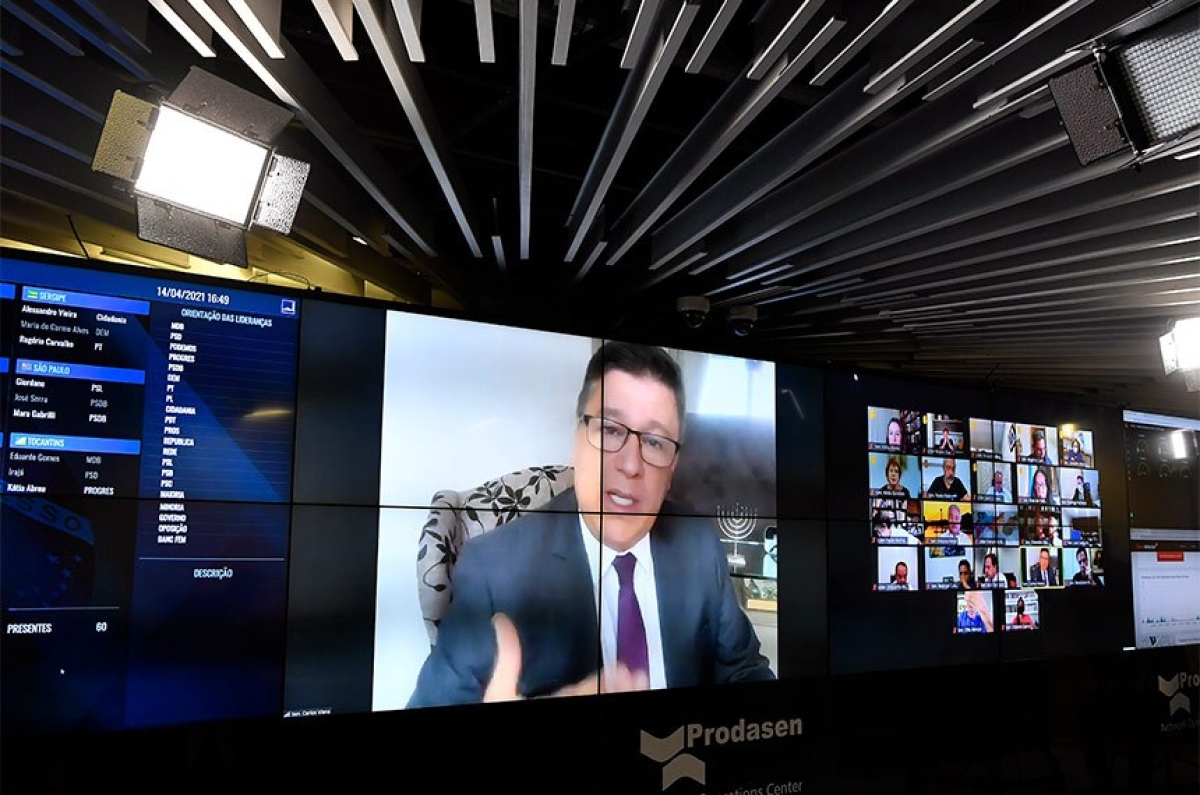 O relator da proposta, senador Carlos Viana (PSD-MG), se manifestou contra os três destaques apresentados; o PLP 30/2021 voltará à deliberação do Plenário na próxima semana (Foto: Leopoldo Silva/ Agência Senado)