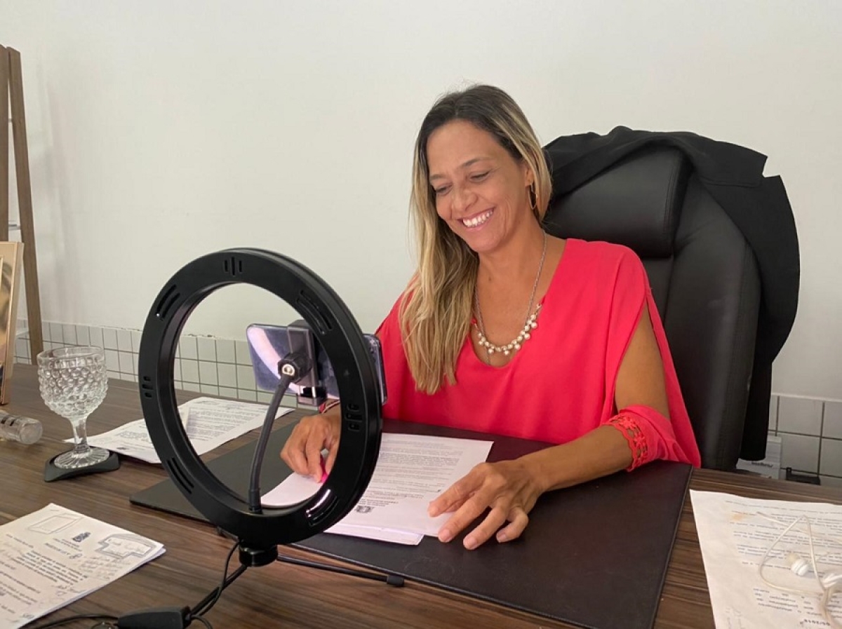 Sheyla Galba cobra moradia digna para famílias que vivem em barracos no Marivan e implantação de serviços no bairro (Foto: Assessoria Sheyla Galba)