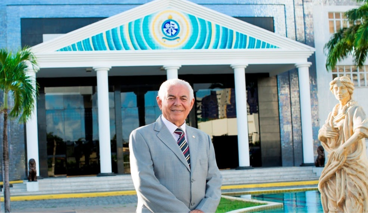 Reitor da Unit, professor Jouberto Uchôa de Mendonça (Foto: Assessoria de Imprensa Unit)