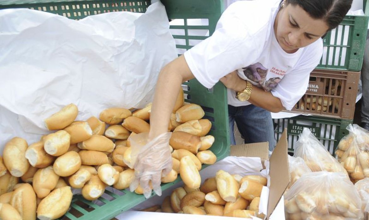 Preço do pão francês deverá ser fixado próximo ao balcão de venda (Foto de arquivo: Agência Brasil)