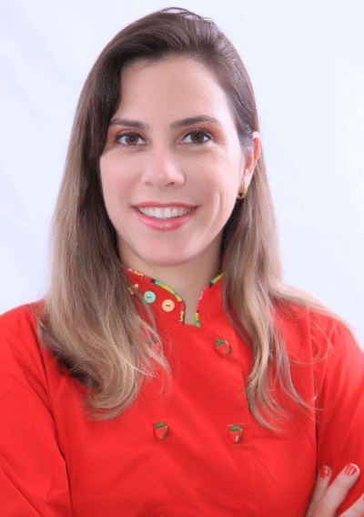 Isabelle Brito, coordenadora pedagógica do curso de Gastronomia e professora da disciplina Cozinha Regional Nordestina (Foto: Assessoria de Imprensa Unit)