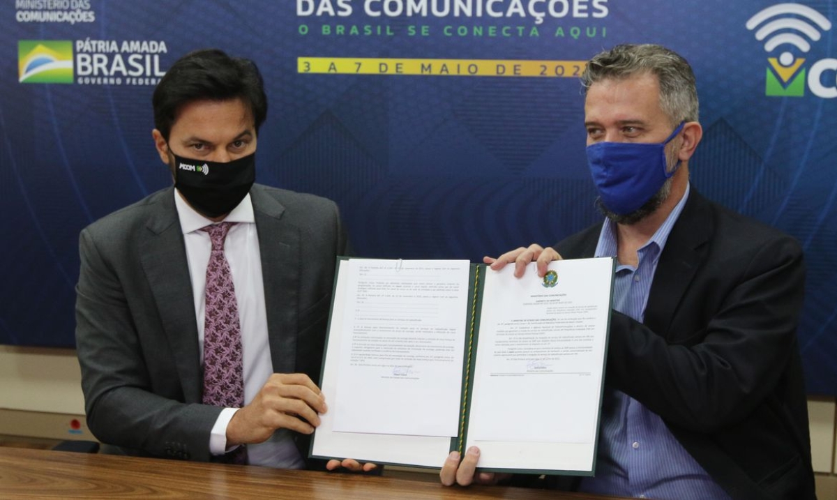 Fábio Faria assina portaria de criação do programa Digitaliza Brasil (Foto: Fabio Rodrigues Pozzebom/ Agência Brasil)