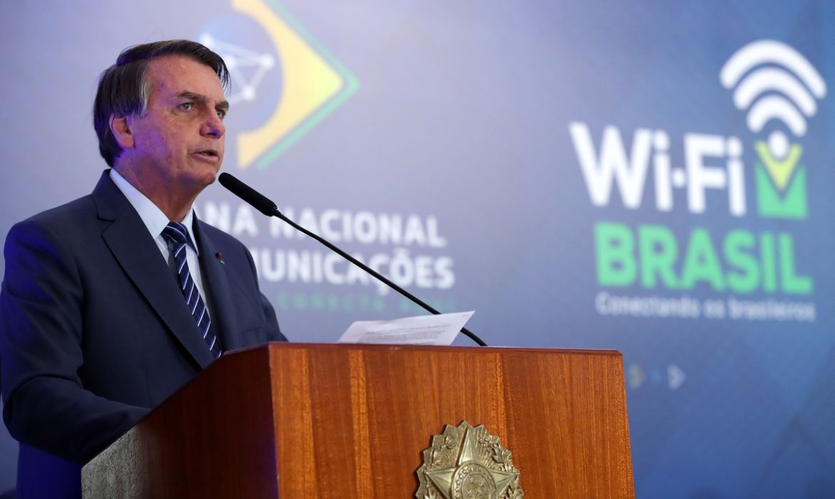 Bolsonaro defende liberdade e cogita decreto de livre circulação (Foto: Marcos Corrêa/ PR)