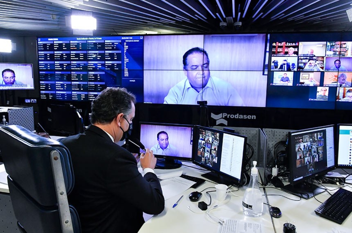 Texto aprovado altera lei que regula a atuação da vigilância sanitária sobre medicamentos, drogas, cosméticos e correlatos e recebeu voto favorável, com duas emendas do relator, senador Eduardo Gomes (Foto: Waldemir Barreto/ Agência Senado)