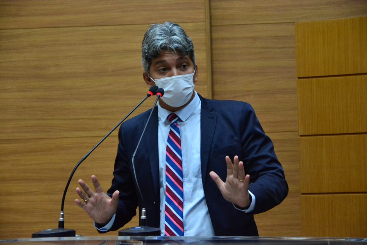 Dr. Samuel propõe cassação da inscrição estadual de empresas que causarem maus-tratos a animais (Foto: Assessoria Dr. Samuel Carvalho)