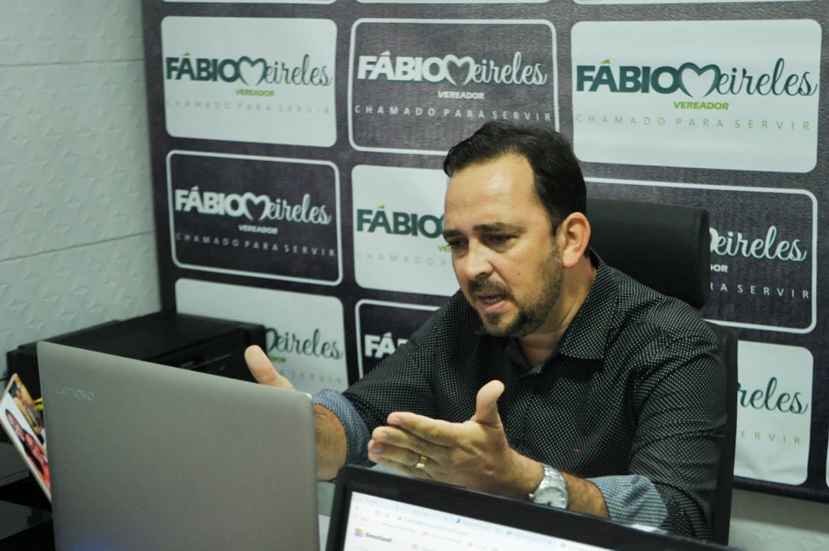 "Levar passageiros apenas sentados é impossível", diz Fábio Meireles em audiência pública (Foto: Milton Carvalho)