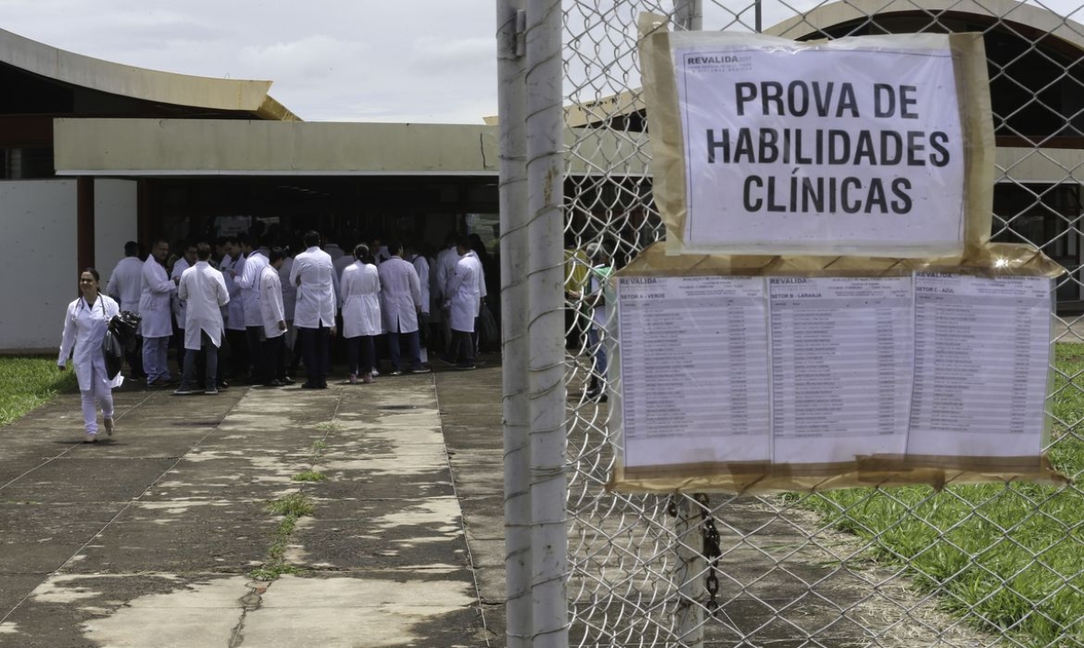 Inscrição em exame de revalidação de diploma médico começa hoje às 18h (Foto: Fabio Rodrigues Pozzebom/ Agência Brasil)