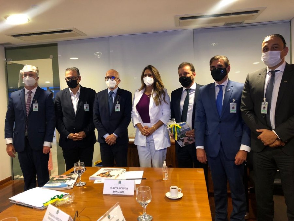 Em audiência com a ministra Flávia Arruda, prefeito Edvaldo pleiteia mais recursos para Saúde e Transporte Público (Foto: Divulgação/ FNP)