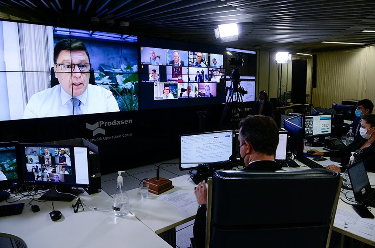Carlos Viana foi o relator dessa proposta, que acaba com a perda automática da nacionalidade brasileira para quem obtém nacionalidade em outro país
(Foto: Pedro França/ Agência Senado)