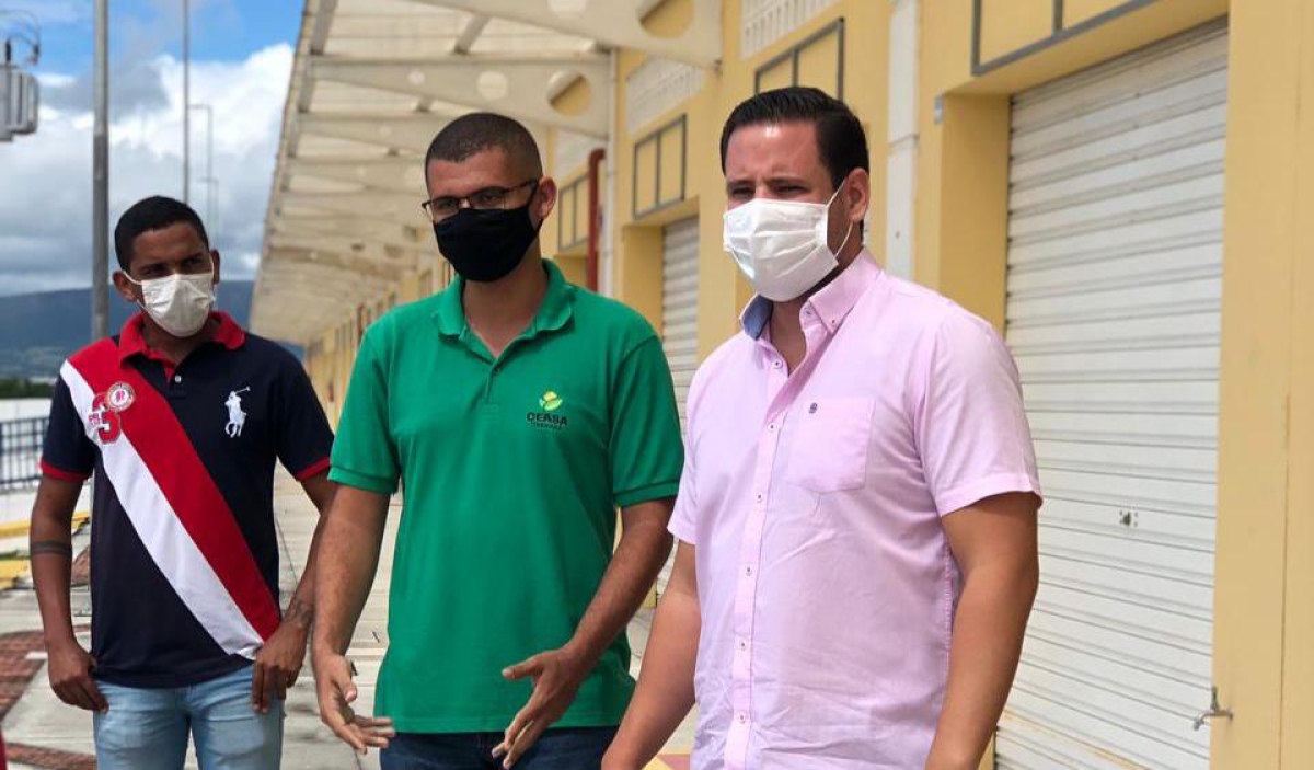 Rodrigo Valadares visita Ceasa de Itabaiana para buscar reajustes de valores cobrados a comerciantes  (Foto: Assessoria Rodrigo Valadares)