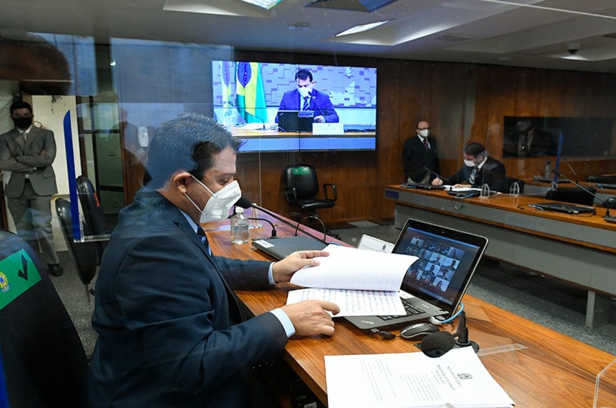 O senador Reguffe afirma que o modelo atual permite às operadoras de planos de saúde "empurrar" os consumidores para os planos de modalidade coletiva (Foto: Roque de Sá/ Agência Senado)
