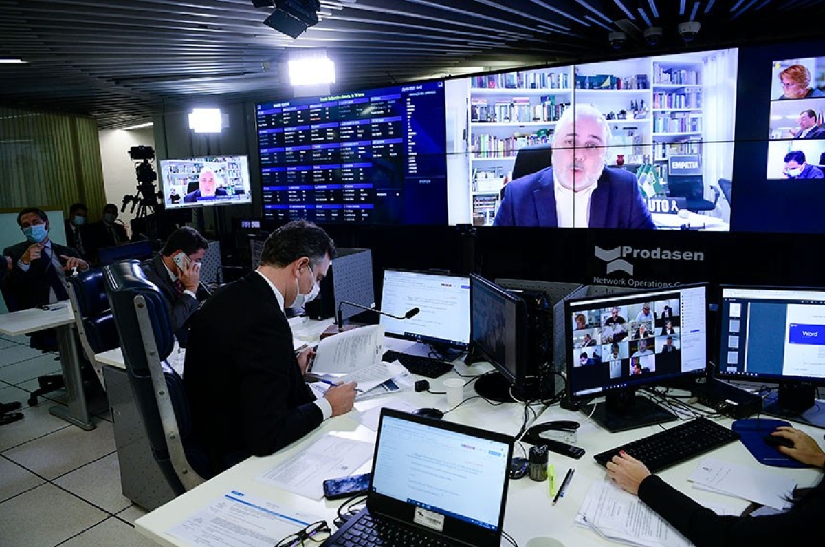 Com parecer favorável do relator, Jean Paul Prates, texto aprovado proíbe contratos cujo valor mensal de aluguel seja de até R$ 600 para imóveis residenciais e de até R$ 1,2 mil para imóveis não residenciais (Foto: Pedro França/ Agência Senado)
