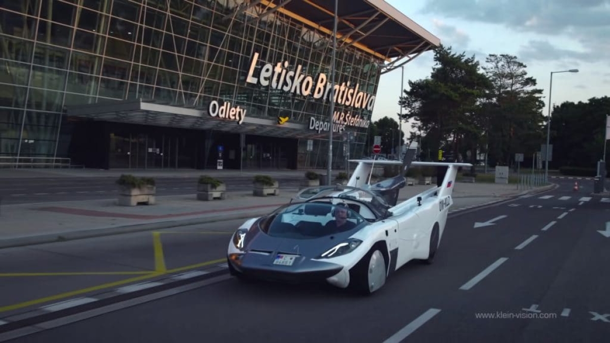 O carro vira um esportivo no chão (Imagem: Klein Vision/ Reprodução)