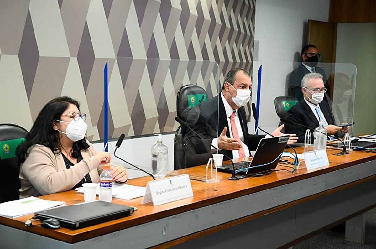 As explicações da servidora responsável pela fiscalização do contrato de compra de vacinas do Ministério da Saúde não convenceram senadores, que alegaram haver irregularidades no procedimento de negociação (Foto: 
Marcos Oliveira/ Agência Senado)