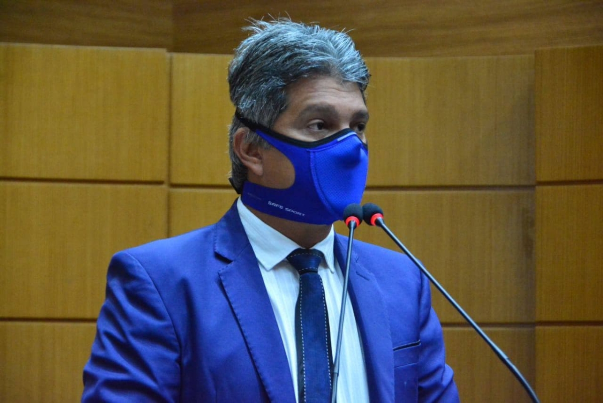 Dr. Samuel apresenta PL que inclui surdo unilateral nas cotas para deficientes em concursos públicos (Foto: Jadilson Simões)
