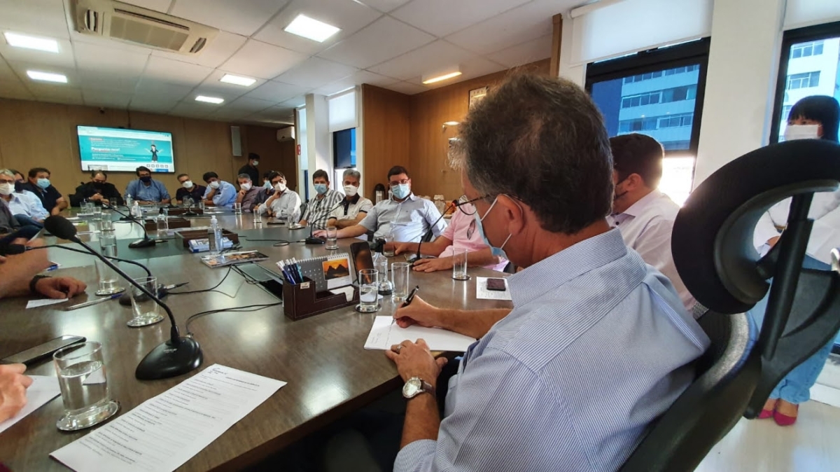 Laércio Oliveira recebe representantes do setor agropecuário e discute caminhos para o desenvolvimento (Foto: Site Laércio Oliveira)