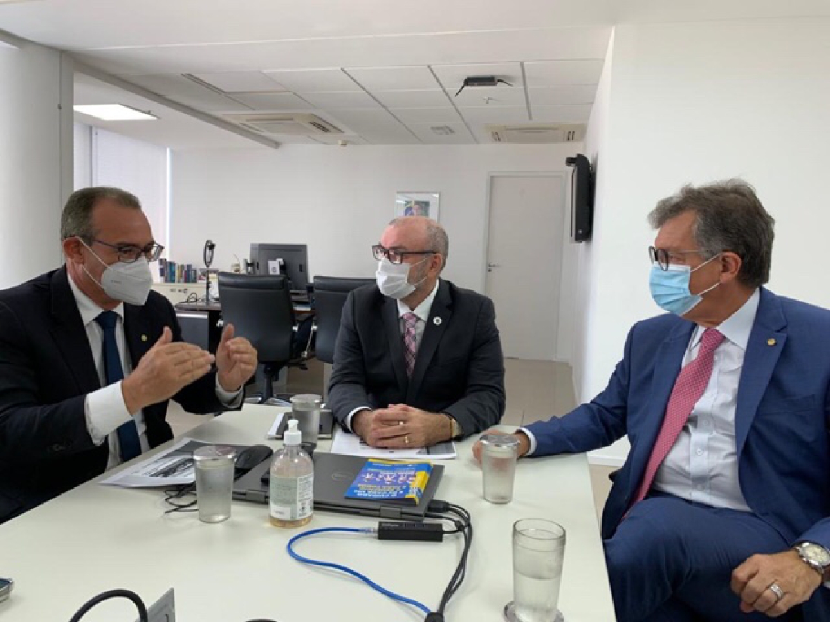 No Ministério da Saúde, Zezinho Sobral trata da necessidade da abertura da Maternidade do HU (Foto: Assessoria Zezinho Sobral)