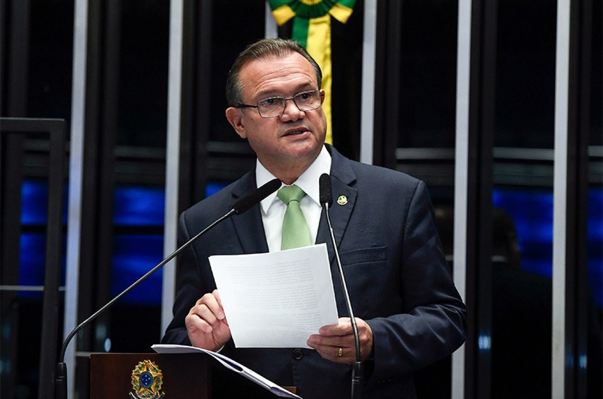 Para o relator, senador Wellington Fagundes, esta medida provisória representa "aquilo que queremos para o país: um estado ágil e sem burocracia" (Foto: Jefferson Rudy/ Agência Senado)