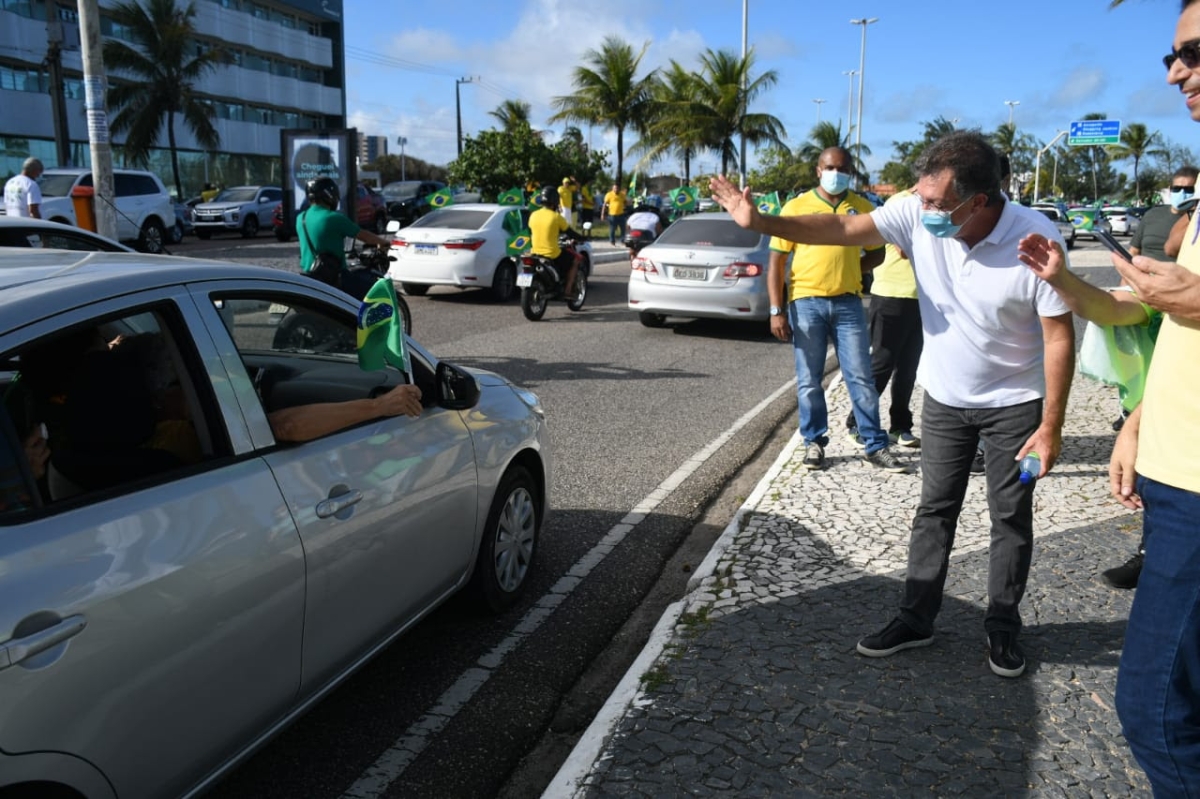 Laércio Oliveira participa das manifestações pelo 7 de Setembro em Aracaju (Foto: Site Laércio Oliveira)