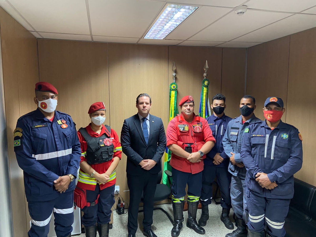 Rodrigo Valadares se soma a Bombeiros Civis e cobra direitos da categoria (Foto: Assessoria Rodrigo Valadares)