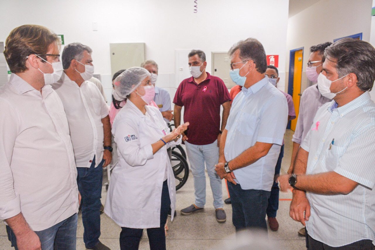Laércio Oliveira visita UPA 24 horas de Itaporanga D´Ajuda (Foto: Edu Almeida/ Site Laércio Oliveira)
